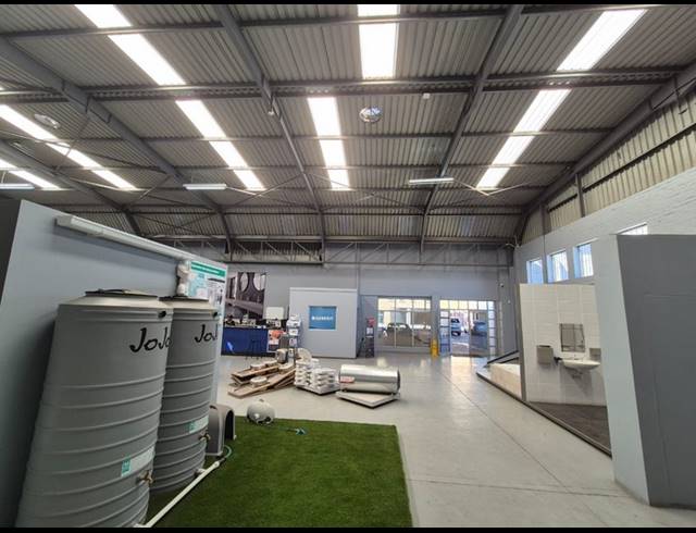 2,200M² WAREHOUSE FOR SALE IN BEACONVALE